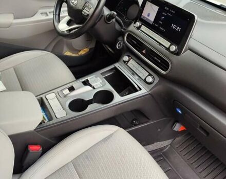Белый Хендай Kona Electric, объемом двигателя 0 л и пробегом 65 тыс. км за 18700 $, фото 8 на Automoto.ua