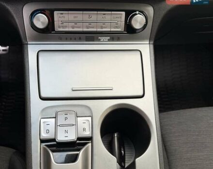 Білий Хендай Kona Electric, об'ємом двигуна 0 л та пробігом 64 тис. км за 14950 $, фото 91 на Automoto.ua