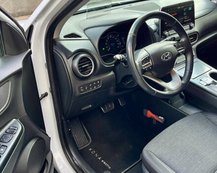 Белый Хендай Kona Electric, объемом двигателя 0 л и пробегом 115 тыс. км за 16900 $, фото 14 на Automoto.ua