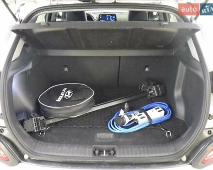 Белый Хендай Kona Electric, объемом двигателя 0 л и пробегом 82 тыс. км за 20437 $, фото 12 на Automoto.ua