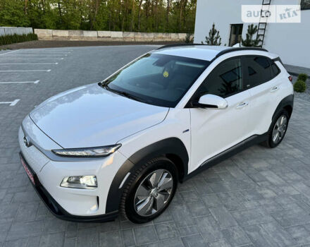 Белый Хендай Kona Electric, объемом двигателя 0 л и пробегом 88 тыс. км за 19200 $, фото 13 на Automoto.ua