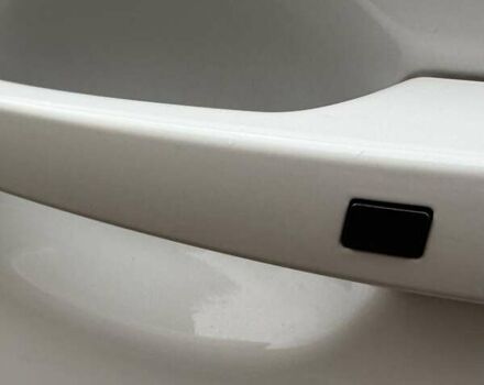 Білий Хендай Kona Electric, об'ємом двигуна 0 л та пробігом 64 тис. км за 14950 $, фото 52 на Automoto.ua