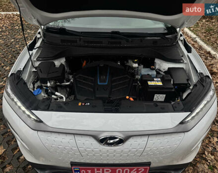 Белый Хендай Kona Electric, объемом двигателя 0 л и пробегом 59 тыс. км за 16900 $, фото 26 на Automoto.ua