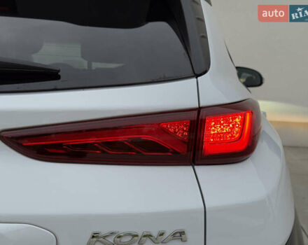 Белый Хендай Kona Electric, объемом двигателя 0 л и пробегом 96 тыс. км за 19500 $, фото 18 на Automoto.ua