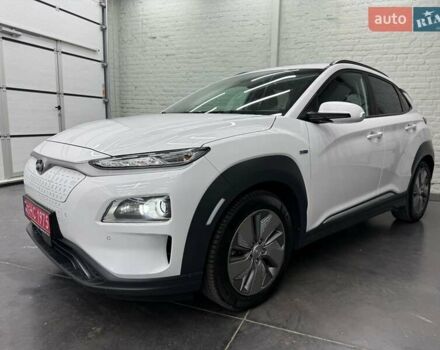 Белый Хендай Kona Electric, объемом двигателя 0 л и пробегом 92 тыс. км за 18983 $, фото 2 на Automoto.ua