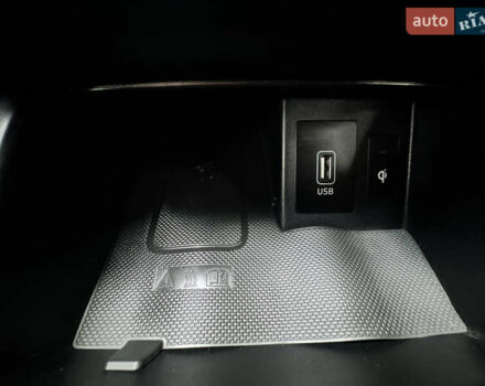 Белый Хендай Kona Electric, объемом двигателя 0 л и пробегом 103 тыс. км за 17999 $, фото 98 на Automoto.ua