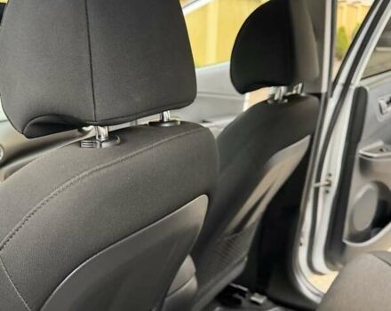 Білий Хендай Kona Electric, об'ємом двигуна 0 л та пробігом 64 тис. км за 14950 $, фото 69 на Automoto.ua