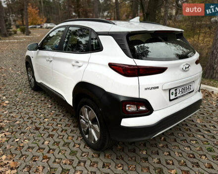 Белый Хендай Kona Electric, объемом двигателя 0 л и пробегом 58 тыс. км за 17499 $, фото 10 на Automoto.ua