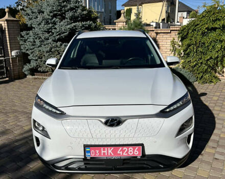 Белый Хендай Kona Electric, объемом двигателя 0 л и пробегом 88 тыс. км за 17900 $, фото 2 на Automoto.ua