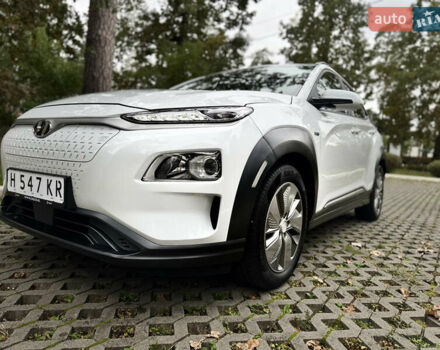 Белый Хендай Kona Electric, объемом двигателя 0 л и пробегом 103 тыс. км за 17999 $, фото 17 на Automoto.ua