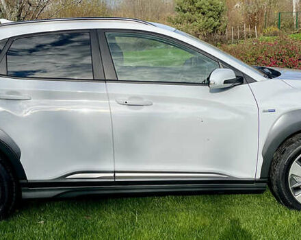 Белый Хендай Kona Electric, объемом двигателя 0 л и пробегом 115 тыс. км за 16900 $, фото 39 на Automoto.ua