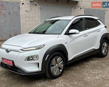 Білий Хендай Kona Electric, об'ємом двигуна 0 л та пробігом 102 тис. км за 15700 $, фото 2 на Automoto.ua