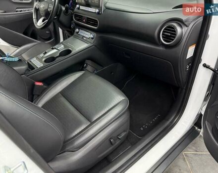 Белый Хендай Kona Electric, объемом двигателя 0 л и пробегом 92 тыс. км за 18983 $, фото 34 на Automoto.ua