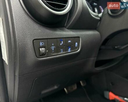 Белый Хендай Kona Electric, объемом двигателя 0 л и пробегом 92 тыс. км за 18983 $, фото 15 на Automoto.ua