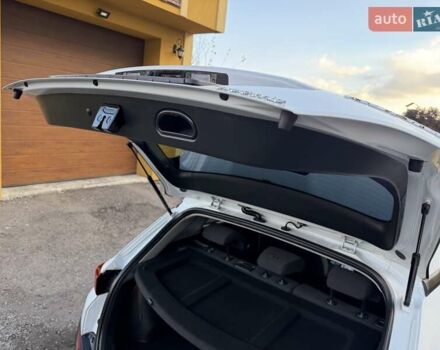 Білий Хендай Kona Electric, об'ємом двигуна 0 л та пробігом 64 тис. км за 14950 $, фото 116 на Automoto.ua