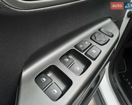 Белый Хендай Kona Electric, объемом двигателя 0 л и пробегом 58 тыс. км за 17499 $, фото 75 на Automoto.ua