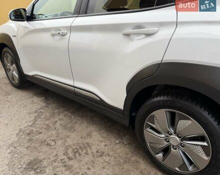 Білий Хендай Kona Electric, об'ємом двигуна 0 л та пробігом 64 тис. км за 14950 $, фото 49 на Automoto.ua