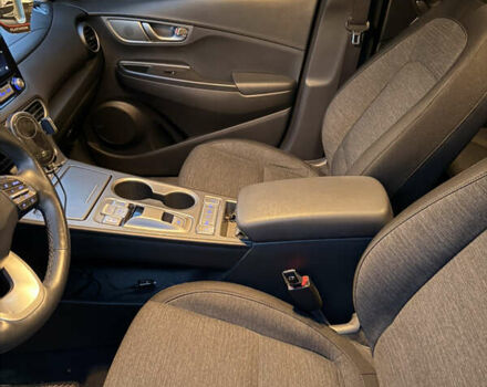 Белый Хендай Kona Electric, объемом двигателя 0 л и пробегом 47 тыс. км за 16100 $, фото 9 на Automoto.ua