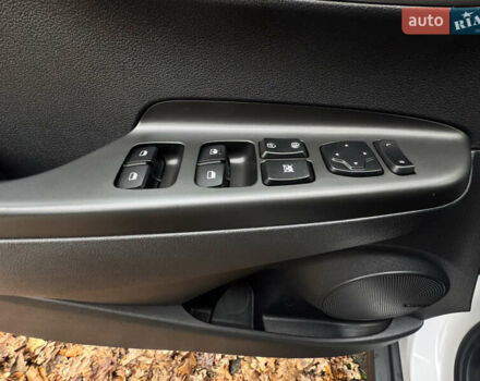 Білий Хендай Kona Electric, об'ємом двигуна 0 л та пробігом 59 тис. км за 17499 $, фото 51 на Automoto.ua