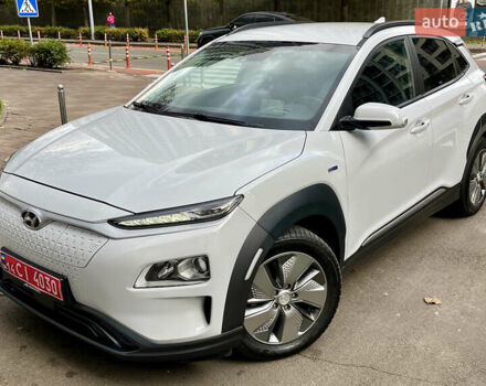 Белый Хендай Kona Electric, объемом двигателя 0 л и пробегом 115 тыс. км за 16900 $, фото 8 на Automoto.ua