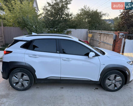 Белый Хендай Kona Electric, объемом двигателя 0 л и пробегом 47 тыс. км за 16100 $, фото 4 на Automoto.ua
