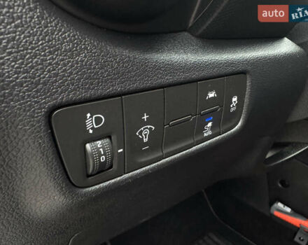 Белый Хендай Kona Electric, объемом двигателя 0 л и пробегом 58 тыс. км за 17499 $, фото 77 на Automoto.ua