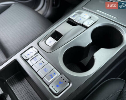 Белый Хендай Kona Electric, объемом двигателя 0 л и пробегом 96 тыс. км за 19500 $, фото 50 на Automoto.ua