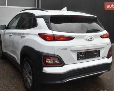 Білий Хендай Kona Electric, об'ємом двигуна 0 л та пробігом 15 тис. км за 15950 $, фото 6 на Automoto.ua