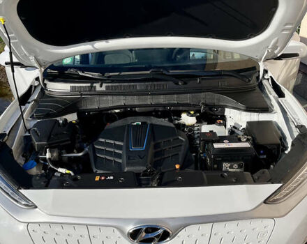 Белый Хендай Kona Electric, объемом двигателя 0 л и пробегом 115 тыс. км за 16900 $, фото 56 на Automoto.ua