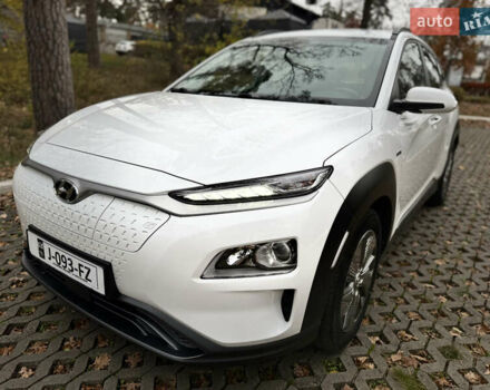 Белый Хендай Kona Electric, объемом двигателя 0 л и пробегом 58 тыс. км за 17499 $, фото 15 на Automoto.ua