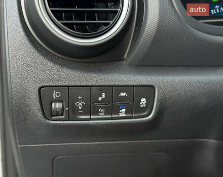 Белый Хендай Kona Electric, объемом двигателя 0 л и пробегом 150 тыс. км за 16960 $, фото 24 на Automoto.ua