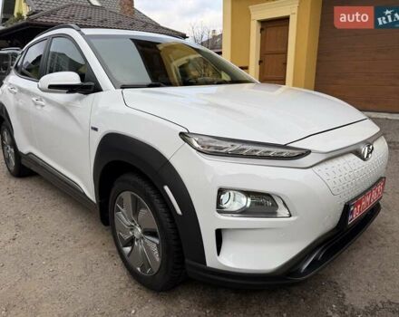 Білий Хендай Kona Electric, об'ємом двигуна 0 л та пробігом 64 тис. км за 14950 $, фото 10 на Automoto.ua