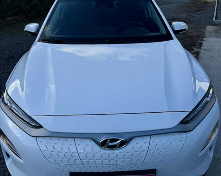 Белый Хендай Kona Electric, объемом двигателя 0 л и пробегом 95 тыс. км за 17500 $, фото 4 на Automoto.ua