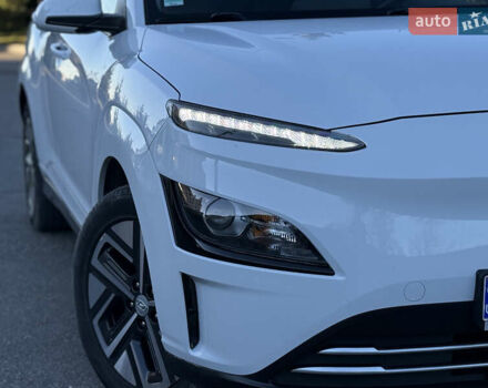 Белый Хендай Kona Electric, объемом двигателя 0 л и пробегом 80 тыс. км за 16900 $, фото 7 на Automoto.ua