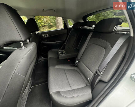 Белый Хендай Kona Electric, объемом двигателя 0 л и пробегом 103 тыс. км за 17999 $, фото 58 на Automoto.ua