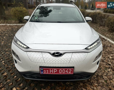 Белый Хендай Kona Electric, объемом двигателя 0 л и пробегом 59 тыс. км за 16900 $, фото 17 на Automoto.ua