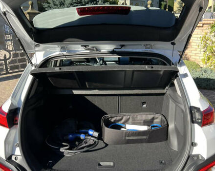 Белый Хендай Kona Electric, объемом двигателя 0 л и пробегом 88 тыс. км за 17900 $, фото 18 на Automoto.ua