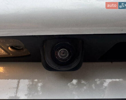 Белый Хендай Kona Electric, объемом двигателя 0 л и пробегом 103 тыс. км за 17999 $, фото 29 на Automoto.ua