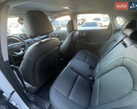 Білий Хендай Kona Electric, об'ємом двигуна 0 л та пробігом 13 тис. км за 8600 $, фото 20 на Automoto.ua