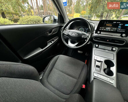 Белый Хендай Kona Electric, объемом двигателя 0 л и пробегом 103 тыс. км за 17999 $, фото 101 на Automoto.ua