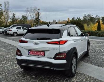 Белый Хендай Kona Electric, объемом двигателя 0 л и пробегом 82 тыс. км за 20437 $, фото 3 на Automoto.ua