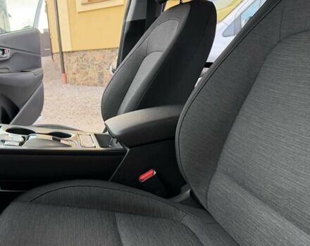 Білий Хендай Kona Electric, об'ємом двигуна 0 л та пробігом 64 тис. км за 14950 $, фото 64 на Automoto.ua