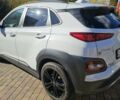 Белый Хендай Kona Electric, объемом двигателя 0 л и пробегом 44 тыс. км за 17450 $, фото 3 на Automoto.ua