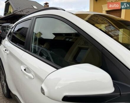 Білий Хендай Kona Electric, об'ємом двигуна 0 л та пробігом 64 тис. км за 14950 $, фото 31 на Automoto.ua
