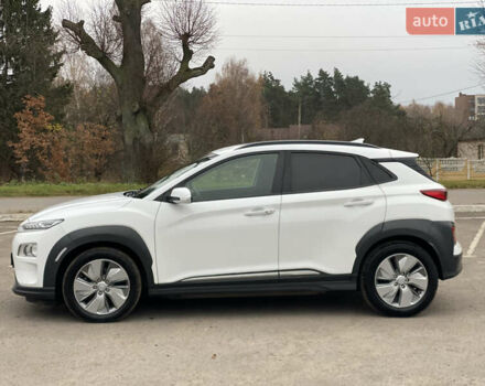 Белый Хендай Kona Electric, объемом двигателя 0 л и пробегом 166 тыс. км за 16900 $, фото 4 на Automoto.ua