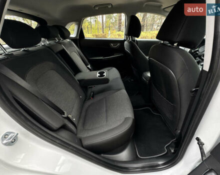 Белый Хендай Kona Electric, объемом двигателя 0 л и пробегом 58 тыс. км за 17499 $, фото 49 на Automoto.ua