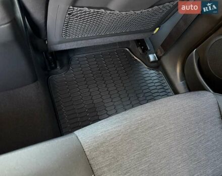 Білий Хендай Kona Electric, об'ємом двигуна 0 л та пробігом 64 тис. км за 14950 $, фото 110 на Automoto.ua