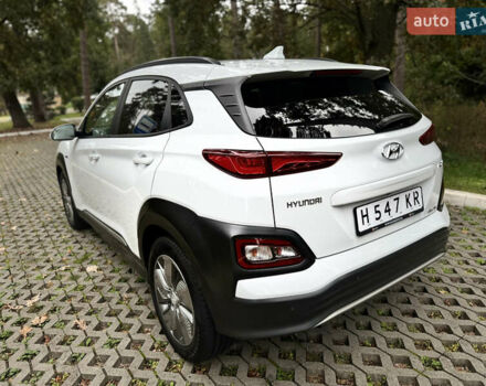 Белый Хендай Kona Electric, объемом двигателя 0 л и пробегом 103 тыс. км за 17999 $, фото 15 на Automoto.ua