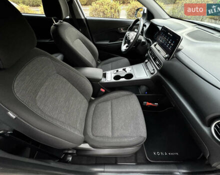 Белый Хендай Kona Electric, объемом двигателя 0 л и пробегом 58 тыс. км за 17499 $, фото 38 на Automoto.ua