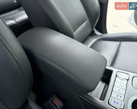 Белый Хендай Kona Electric, объемом двигателя 0 л и пробегом 96 тыс. км за 19500 $, фото 51 на Automoto.ua